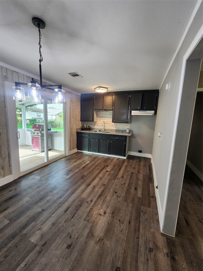 9711 Aguila St