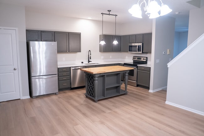 Photo - 928 NE Kamies Ln