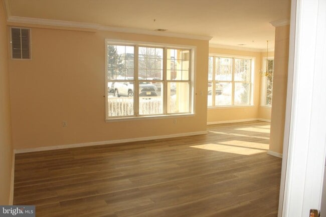 Photo - 211 Masterson Ct