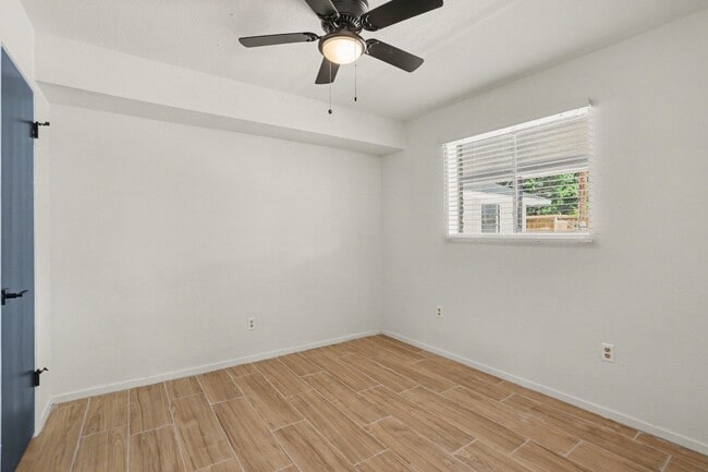Photo - 2119 Barr St Unit D