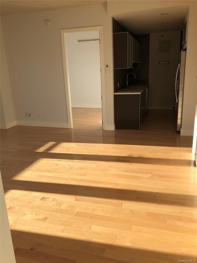 Building Photo - 10-46 Jackson Ave Unit 8C