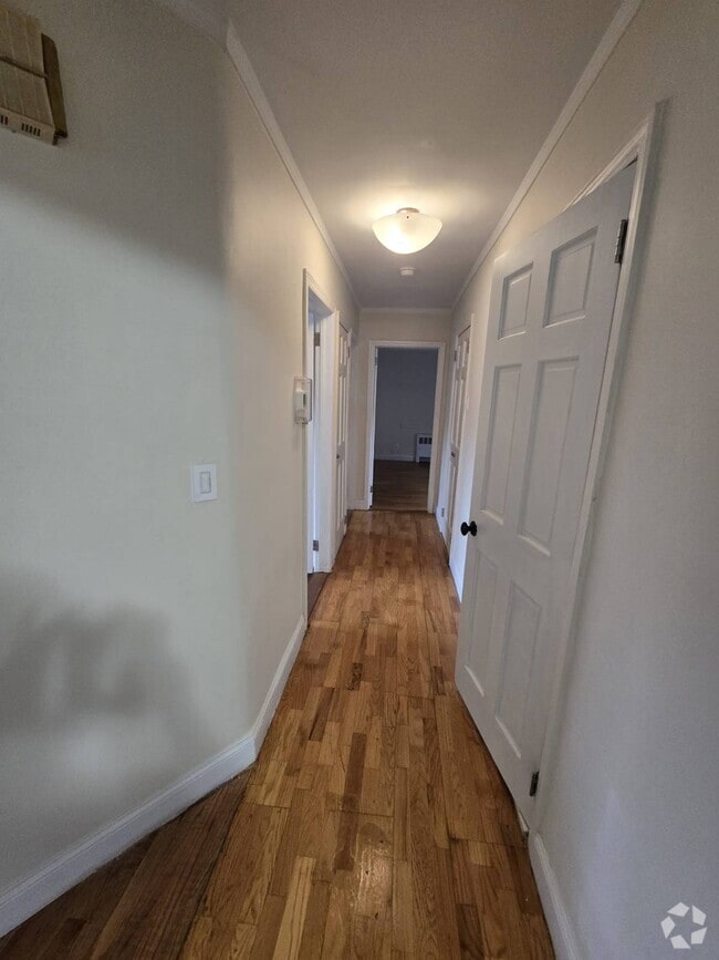 Building Photo - 50-31-5072 72nd St Rental
