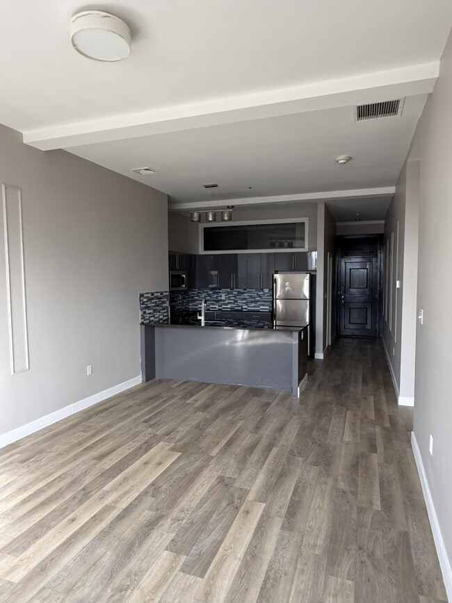 Photo - 99 W Main St Unidad 306