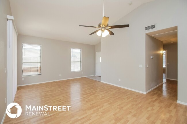 Photo - 588 E Devon Dr