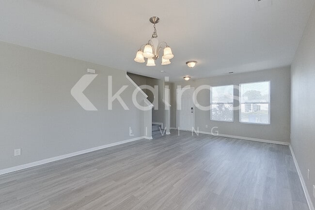 Photo - 100 Farmington Dr