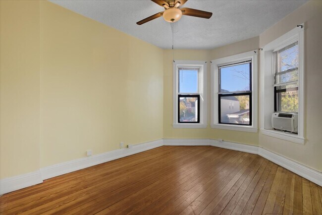 Photo - 3107 N Bernard St Unidad 2