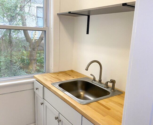 502 Dryden Rd Unit 1
