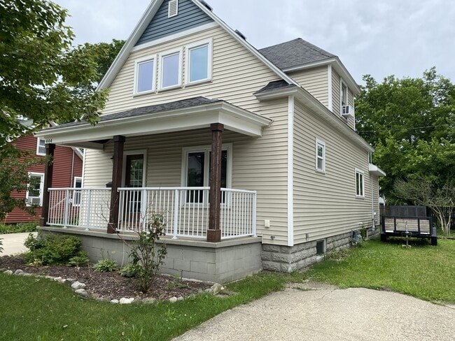 Building Photo - 444 College Ave