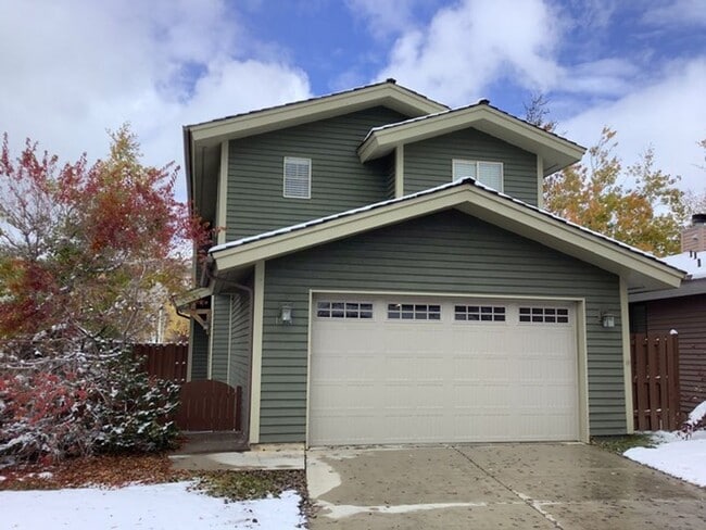 Building Photo - 3 Bedroom Home in Blackhawk Station