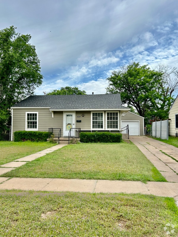 Building Photo - 4112 S Hughes St Rental