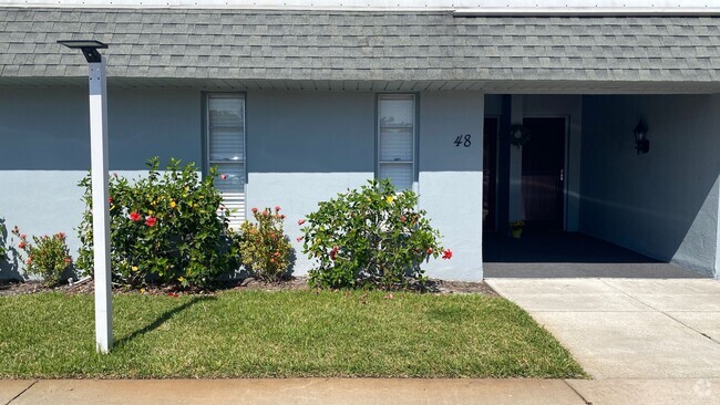 Building Photo - Beautifully Remodeled Ground Floor 2-Bedro... Rental