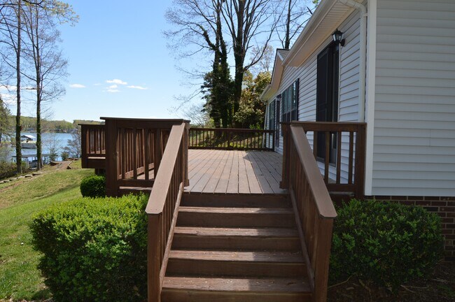 Photo - 125 Broadview Cir