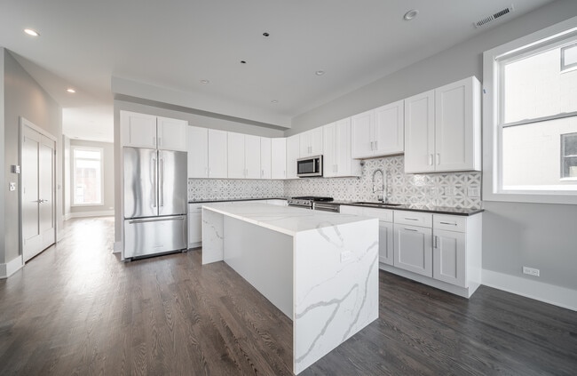 Photo - 556 W 18th St Townhome