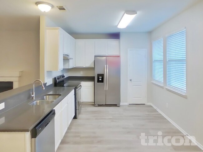 Photo - 207 Moonlight Dr