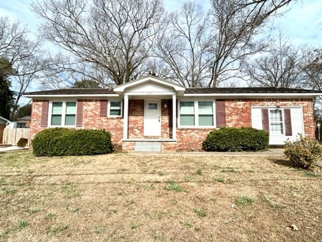Building Photo - THREE BEDROOM ONE AND HALF BATH BRICK RANCH HOME