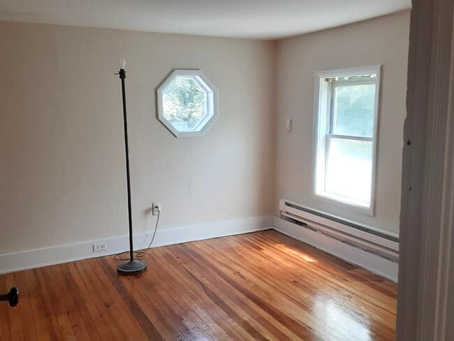 Building Photo - 247 Sprague Ave Unit 2 Rental