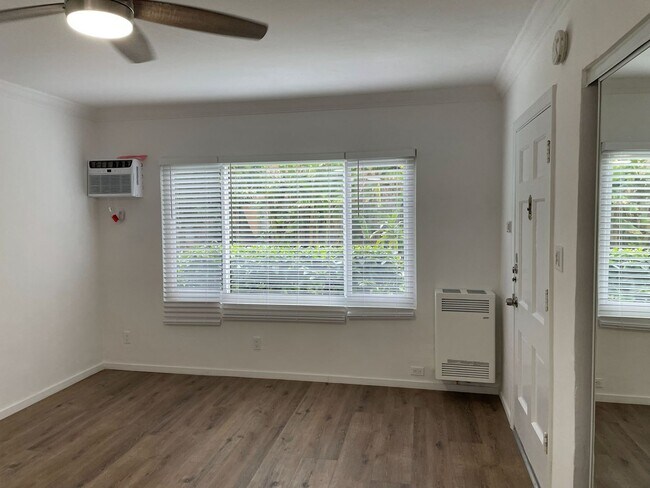 Photo - 1136-1160 N. El Centro Ave