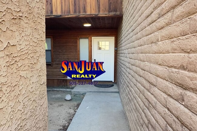 Building Photo - 3 Bedroom Townhouse