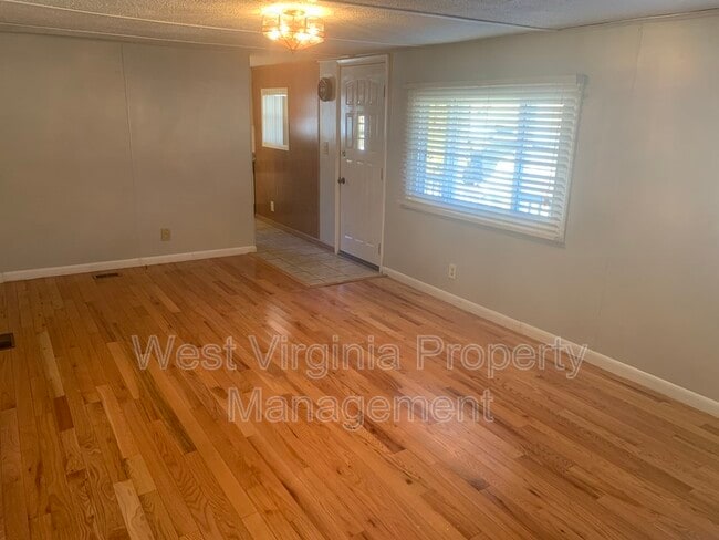 Photo - 563 Glenview Rd