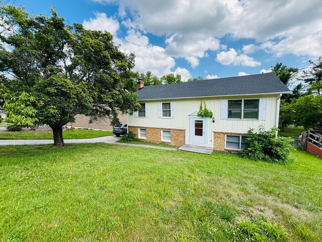 Photo - 208 Ardmore St