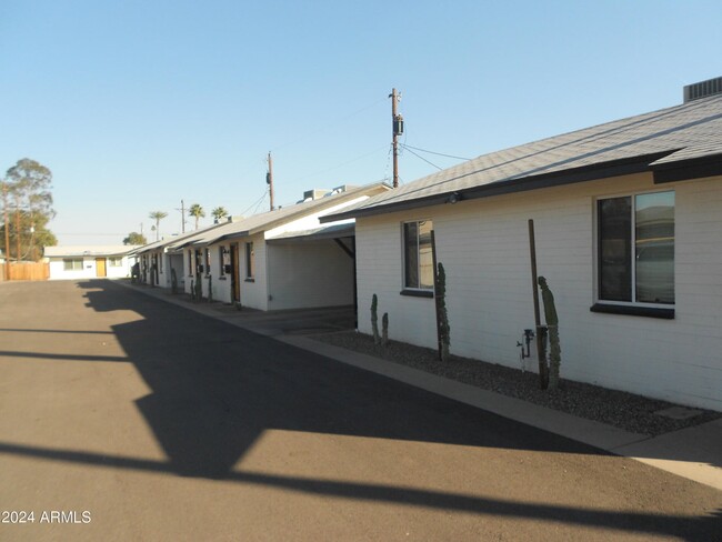 Front of Duplex - 3151 N 36th St Condominio Unidad 2