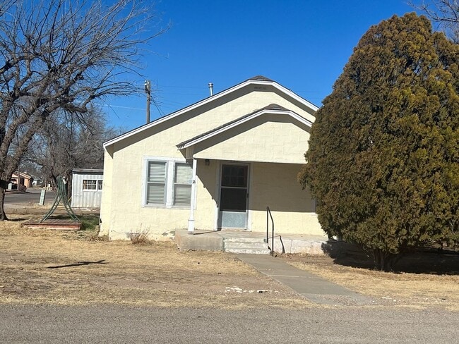 Building Photo - 730 W 17th Ln