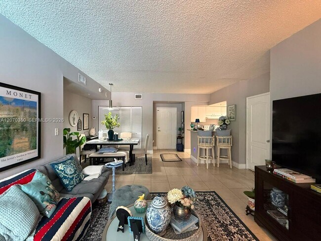 5085 NW 7th St Unit 406
