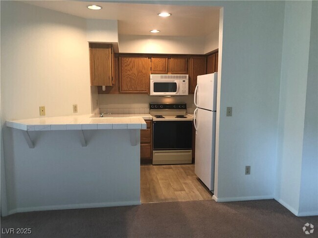 Building Photo - 2220 Pinetop Ln Unit 201 Rental