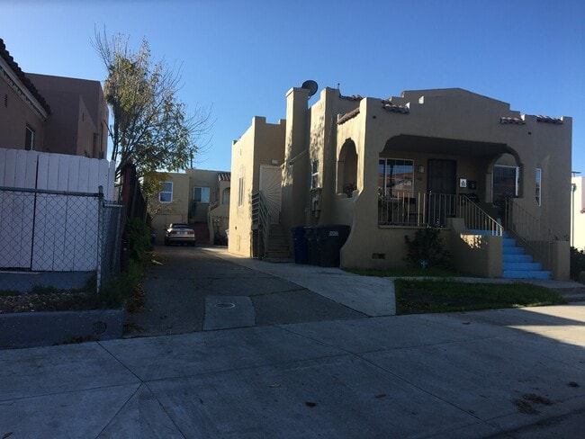 461 W 10th St Unidad D
