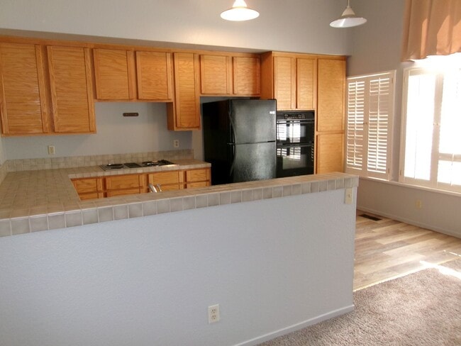 Photo - 3 bedroom, 2 bath, 2-car garage in Lakeridge Springs Community
