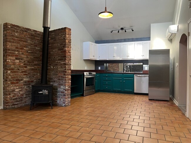 Photo - 400 Atkins Rd