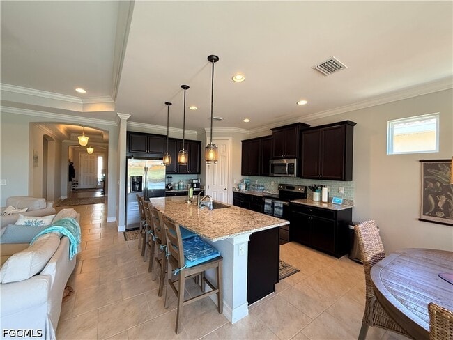 Photo - 3920 King Edwards St