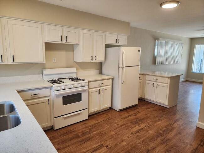 Photo - #1063- 1901W Weldon LLC Unit #3