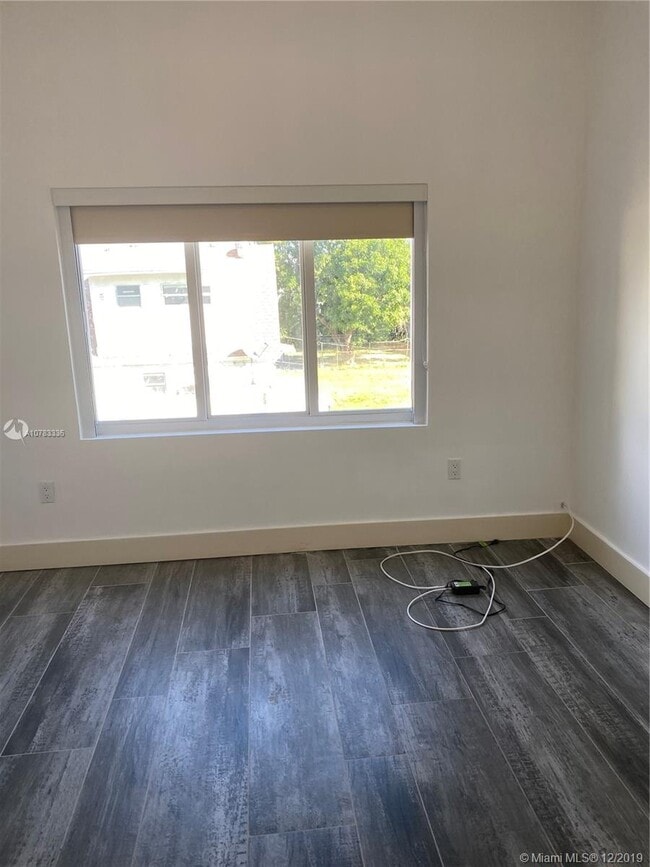 Photo - 2500 NE 192 St