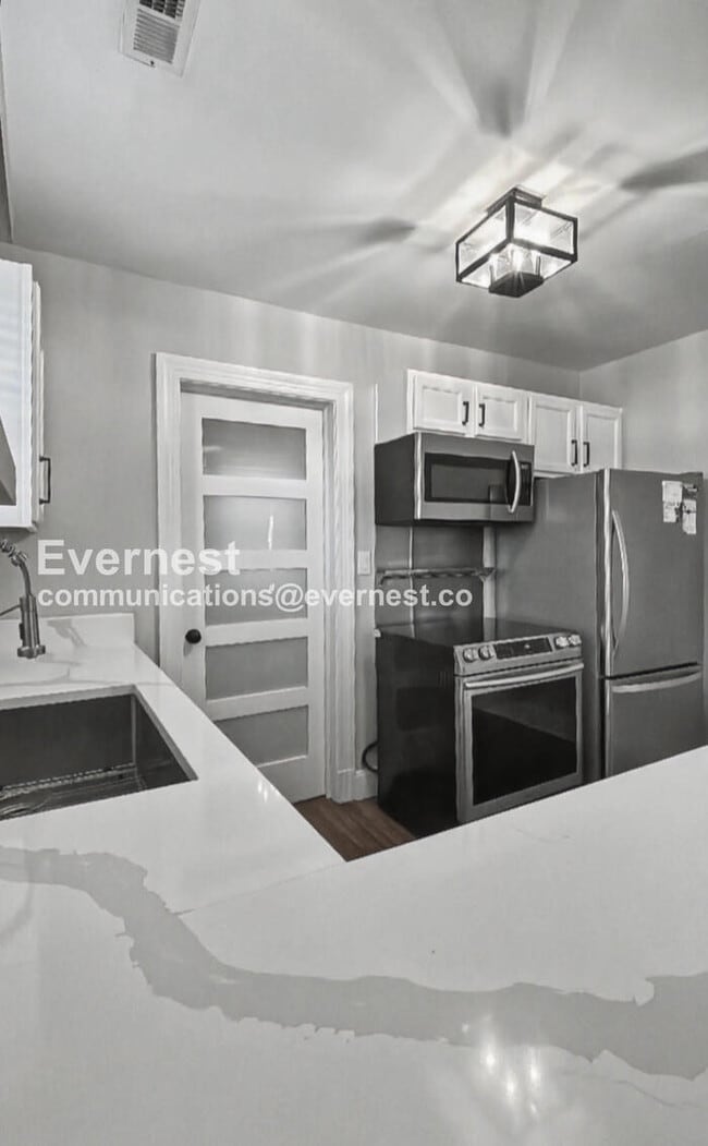 Photo - Museum District Charm Meets Modern Living / 3 bd & 2 ba / Availabe Now!
