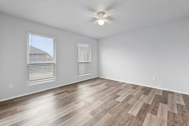 Photo - 5605 Jarvis St