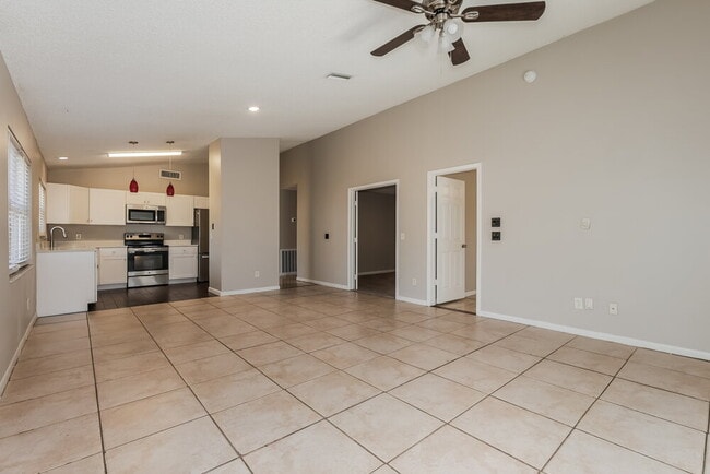 Photo - 2027 Helm Ln
