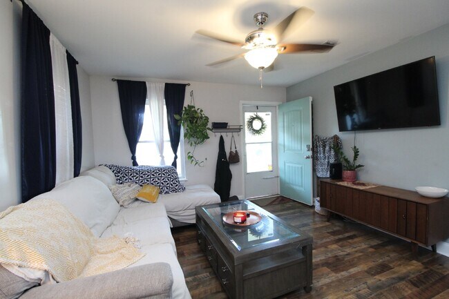 Photo - Updated 2BR Home Near Downtown Pensacola –...