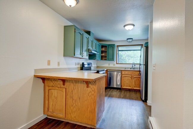 Photo - 3 Bedroom/2.5 bathroom townhouse centrally located Oak Harbor