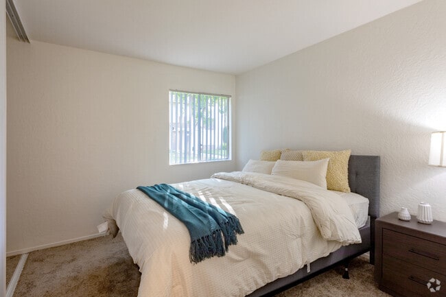 2BR, 2BA - 820 - Bedroom