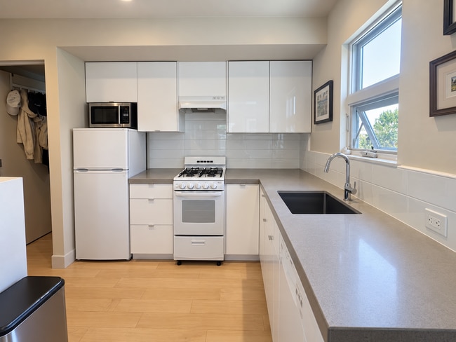 Photo - 453 Seaview Dr