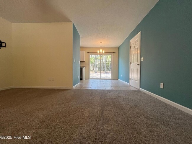 Photo - 907 N Sycamore St