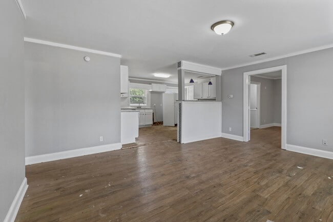 Photo - 308 W Lamm St