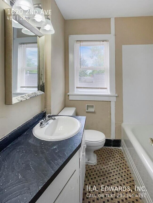 Photo - 1620 2nd Ave