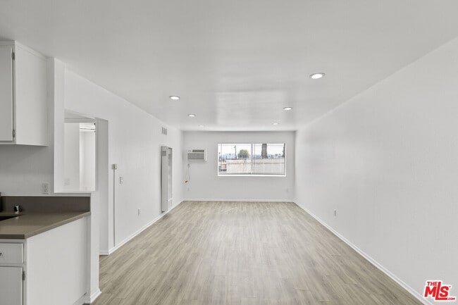 Photo - 15314 Gault St Unit 302