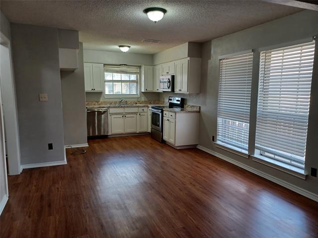 Photo - 2 Longhurst Ct