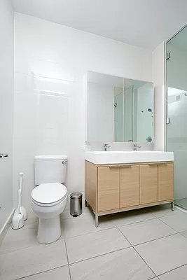 Photo - 180 John St Unit 901