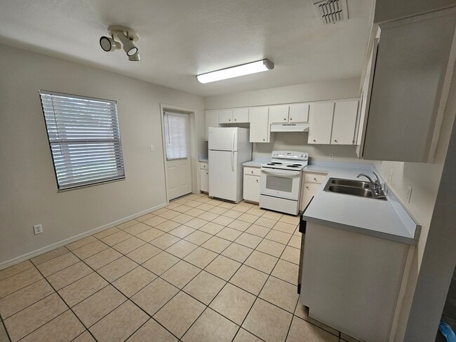 Photo - 7807 Green Rd Unit 7807 Green Rd.