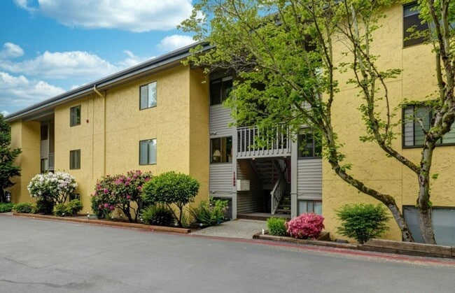 Photo - 2bd/2ba Kirkland Condo Unit 305