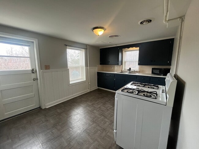 Photo - Large 1 bed Lower Level Duplex Unit